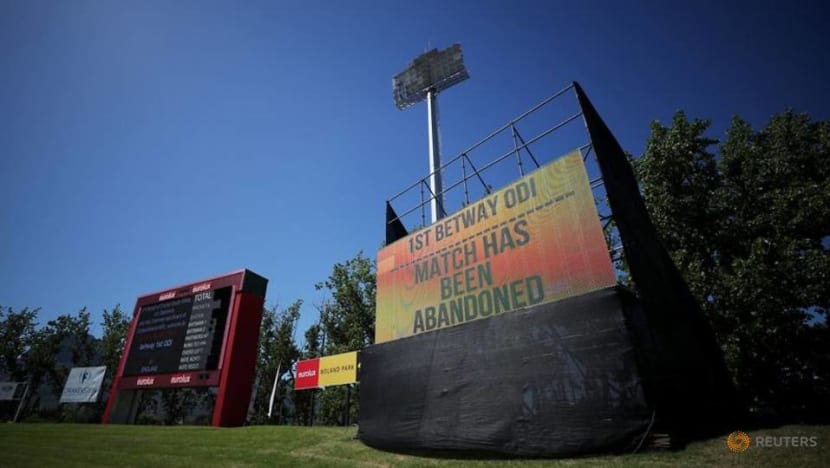 Cricket-South Africa has faith in COVID-19 protocols despite 'negative' England Cricket-South Africa has faith in COVID-19 protocols despite 'negative' England