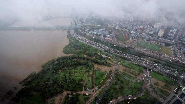 韩国暴雨成灾 死亡人数增至22人