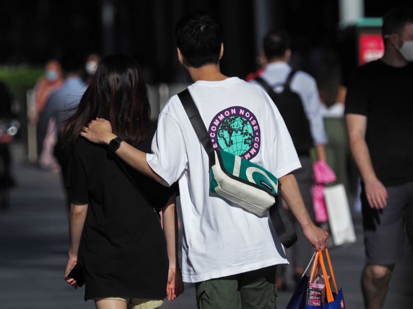 Singaporean women prefer taller and richer men, believe men should make first move: Survey Singaporean women prefer taller and richer men, believe men should make first move: Survey