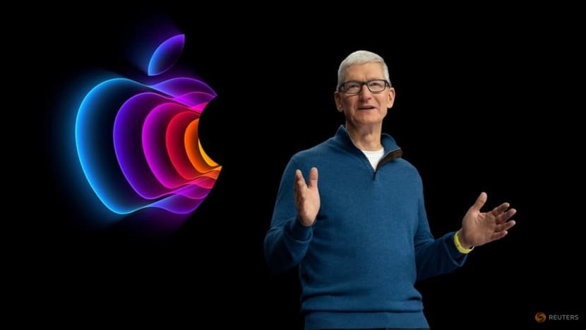 Commentary: Get ready for Tim Cook's riskiest move at Apple Commentary: Get ready for Tim Cook's riskiest move at Apple