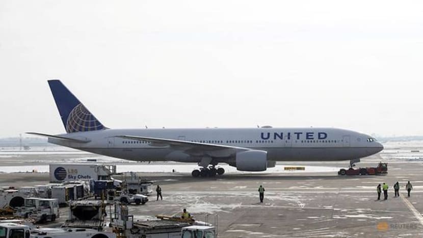 Pesawat United Airlines dilencong untuk 'bebaskan' penumpang terperangkap dalam...