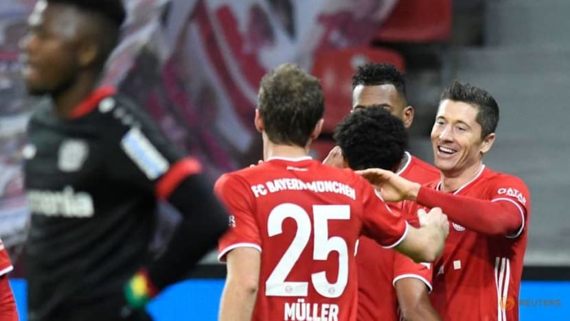 Lewandowski sends Bayern top of the table with last-gasp winner Lewandowski sends Bayern top of the table with last-gasp winner