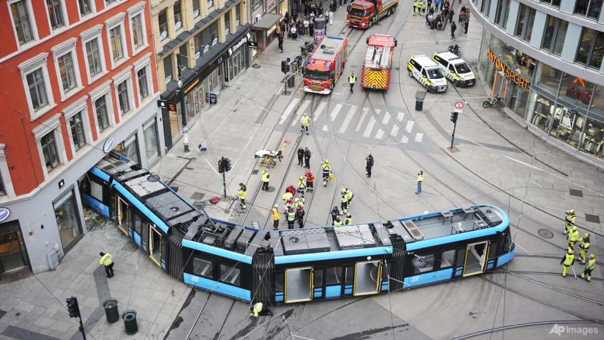 Four injured as tram crashes into Oslo Apple store Four injured as tram crashes into Oslo Apple store