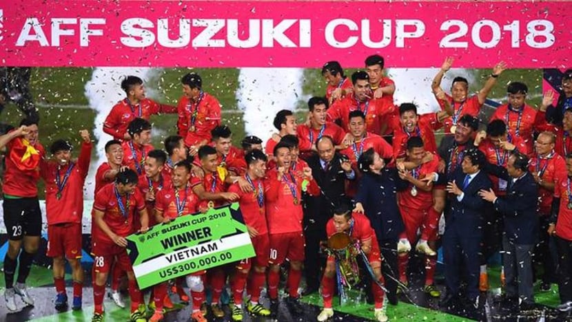 Ribuan peminat Vietnam berpesta di jalan-jalan raya rai Hanoi julang Piala AFF Suzuki 2018