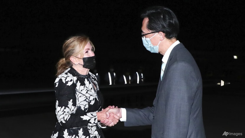 US senator arrives in Taiwan, defying angry Beijing US senator arrives in Taiwan, defying angry Beijing