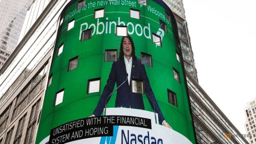 Robinhood falls more than 8% in grim stock market debut