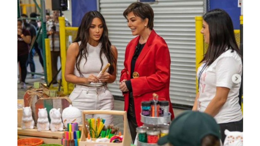 Kris Jenner hands out meals at food bank