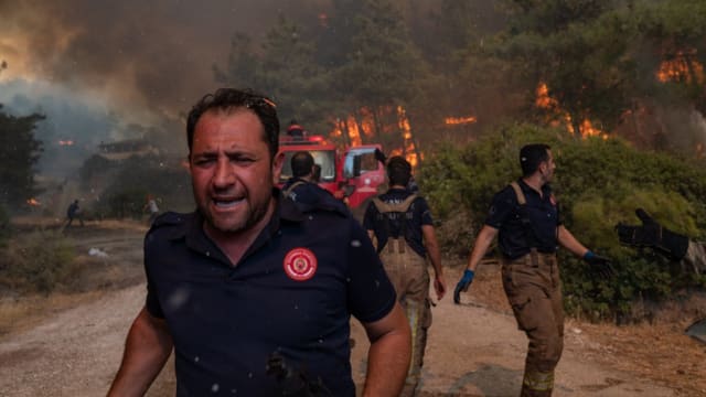 爱琴海度假胜地发生林火 消防直升机坠毁两死五伤