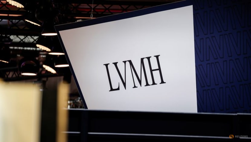 Luxury giants bank on Chinese return as Western shoppers sober up Luxury giants bank on Chinese return as Western shoppers sober up