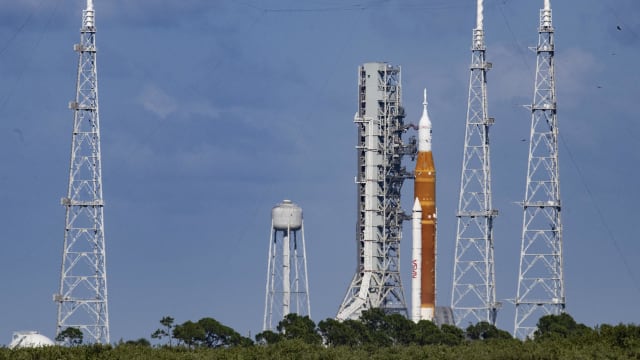 美国宇航局因天气因素取消发射新一代探月火箭计划