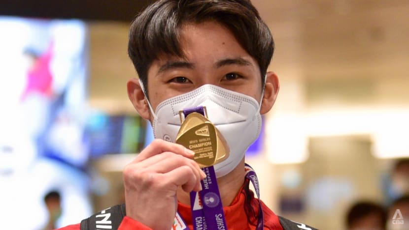 ‘I’m just glad to be back’: Badminton world champion Loh Kean Yew arrives at Changi Airport 4