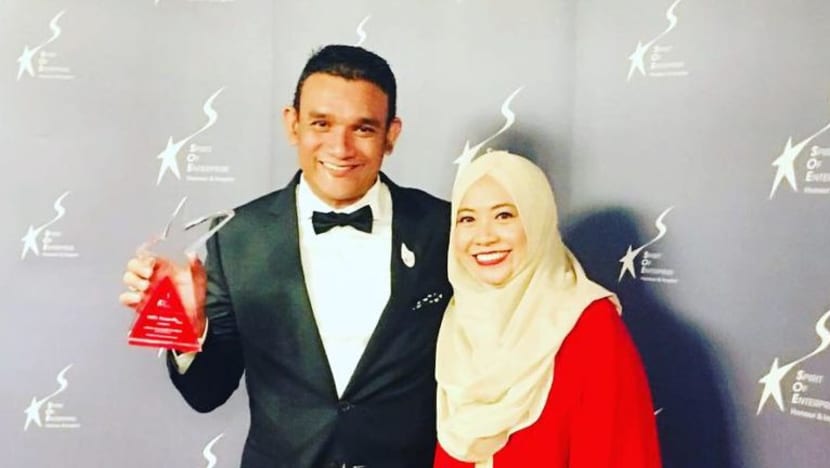 Malik Hassan - pemilik 25 kedai Nasi Lemak - terima Anugerah Semangat Keusahawanan