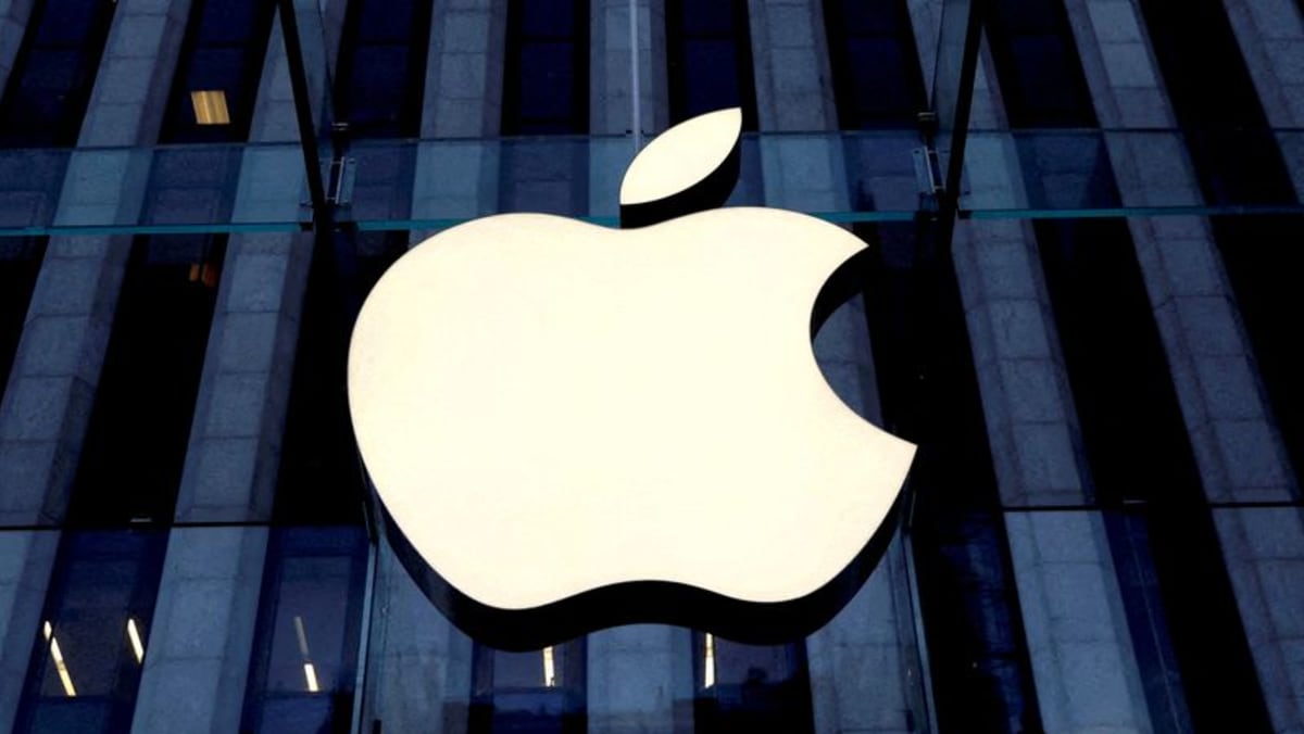 Judge certifies Apple app store class action