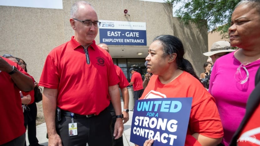 Biden calls for 'fair' contract as threat of US auto strike looms