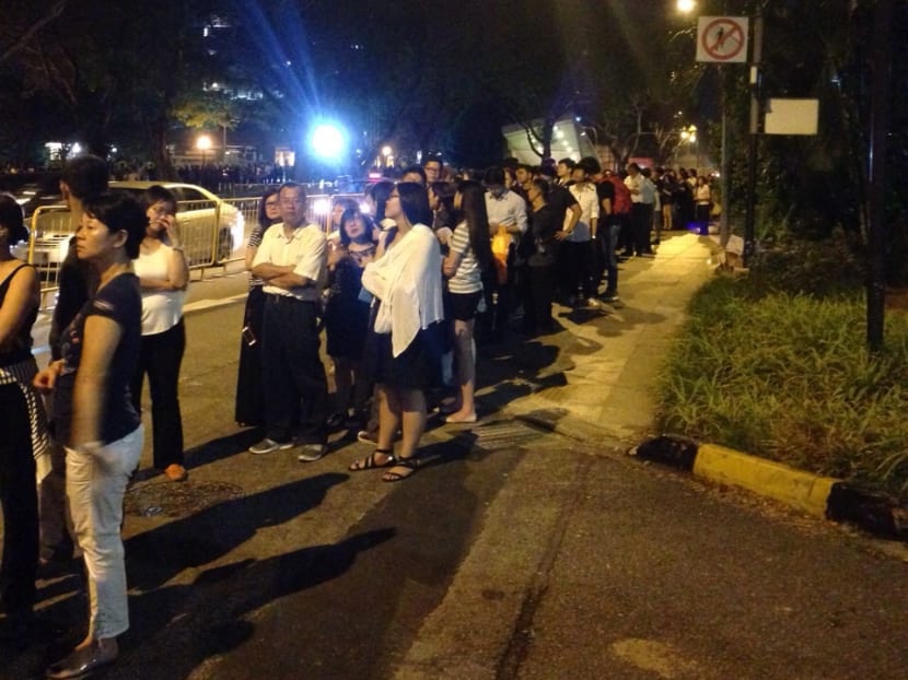Massive queue overnight to pay respect to Mr Lee Kuan Yew