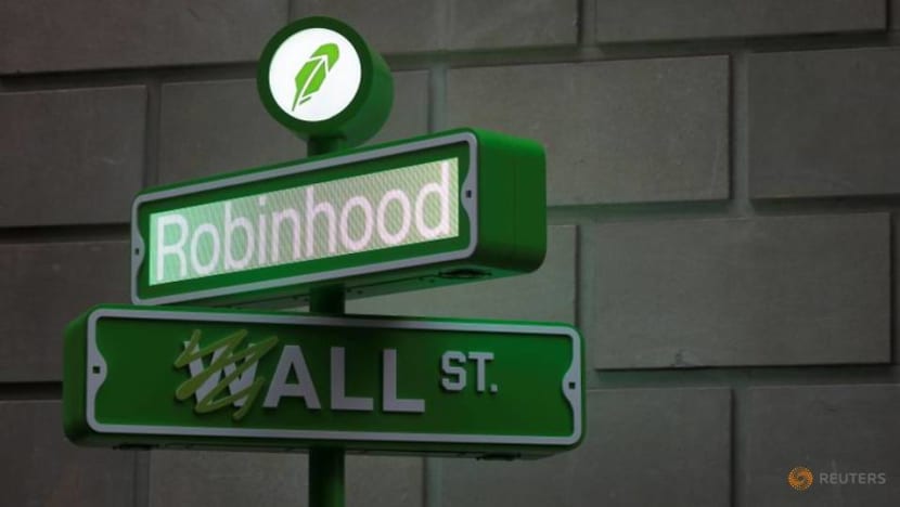Robinhood sparks buzz on Reddit, shares up 15% Robinhood sparks buzz on Reddit, shares up 15%