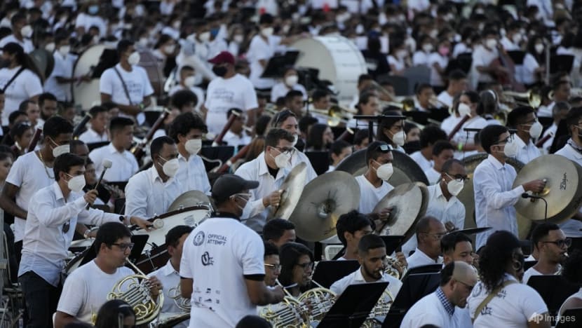 Venezuelan musicians set world's largest orchestra record Venezuelan musicians set world's largest orchestra record