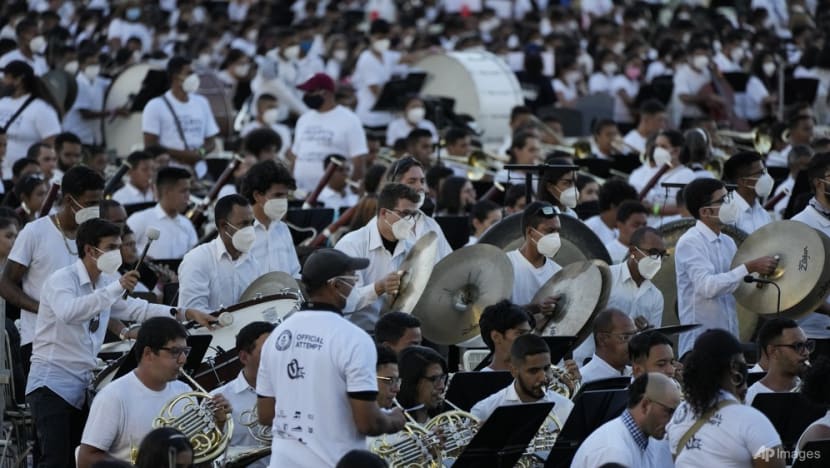 Venezuelan musicians set world's largest orchestra record