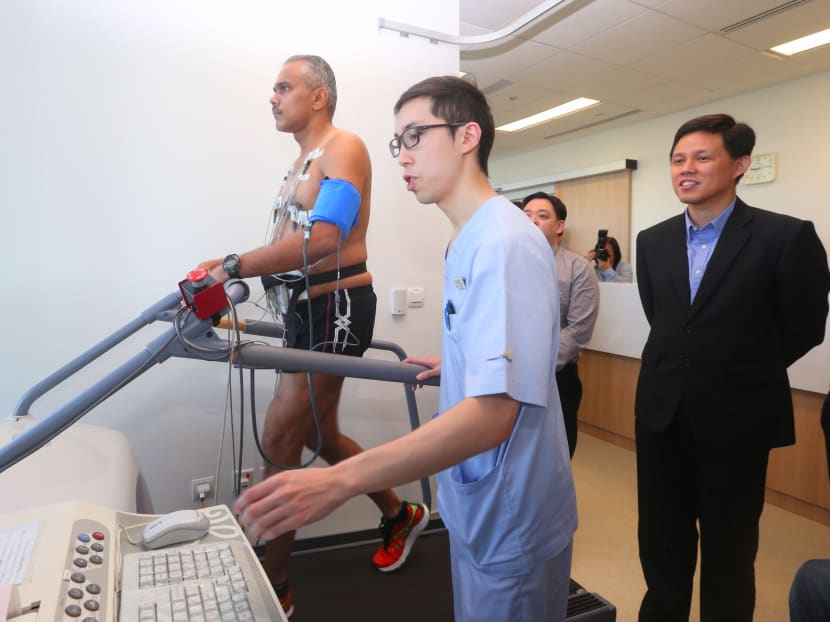Second Minister for Defence Mr Chan Chun Sing, taking a brief look at how SAF servicemen undergo Exercise ECG (treadmill) test at the new SAF Cardiac Fitness Centre. Photo: Ernest Chua/TODAY