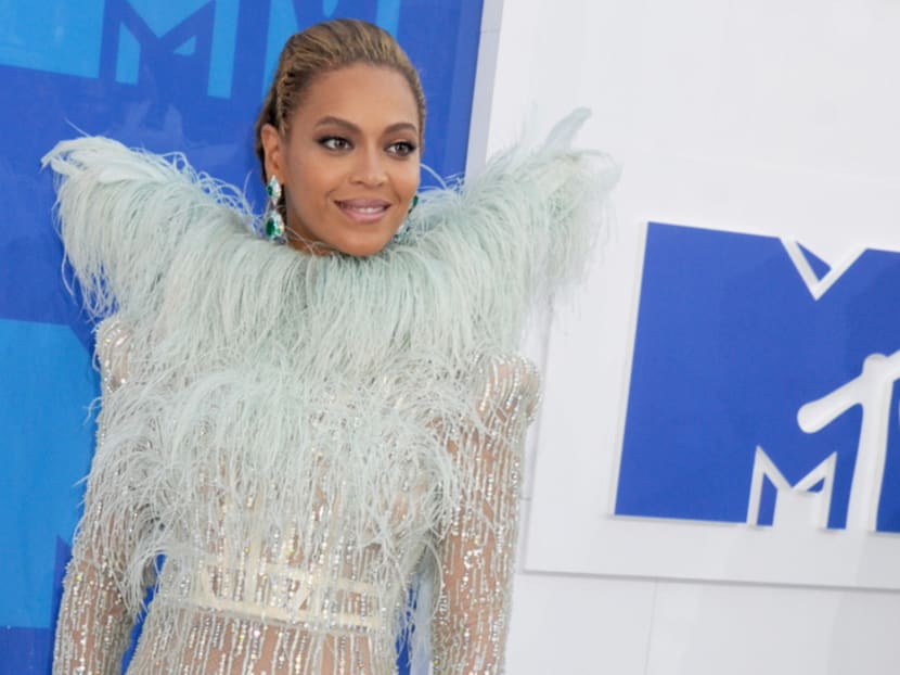 Beyonce Owns 80,000 Bees, Uses Them To Make "Hundreds of Jars Of Honey A Year" Beyonce Owns 80,000 Bees, Uses Them To Make "Hundreds of Jars Of Honey A Year"
