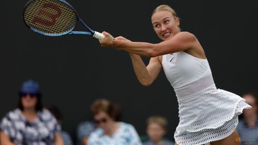It's all popping off: Umpire warns fans not to uncork champagne during serve