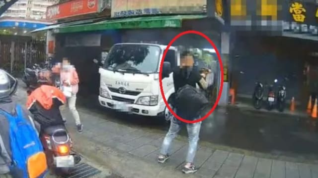 台湾发生枪击案 17岁少年当街扫射42枪后直冲警局自首 