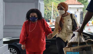 Kerajaan M'sia gagal lucut hak RM80j barangan milik Najib, Rosmah