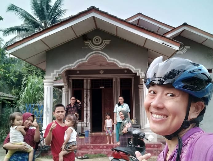 irene_tan_solo_cycling_singapore_to_indonesia_friends_with_locals.jpeg