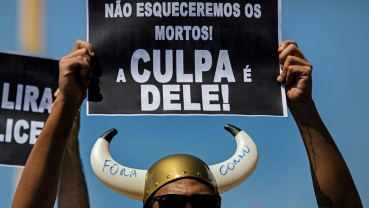 Ratusan orang memprotes Bolsonaro Brasil setelah ketegangan selama seminggu