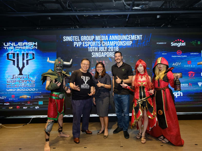 (From left to right) Arthur Lang, CEO of Singtel's International Group; Carrie Kwik, Executive Director, Singapore Tourism Board and Hilmar Hahn, Associate Director, Product Marketing-Peripherals (Global) of Razer with cosplayers at the press announcement of Singtel's regional eSports league.