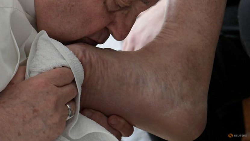 Pope Francis visits Italian prison for traditional foot washing Mass Pope Francis visits Italian prison for traditional foot washing Mass