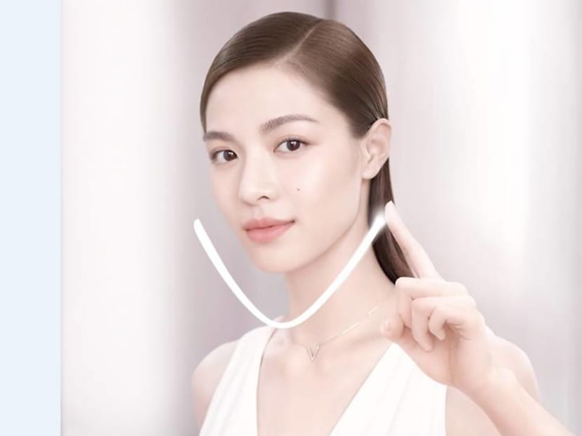 Testing out the serum that's meant to lift and contour your face in minutes Testing out the serum that's meant to lift and contour your face in minutes