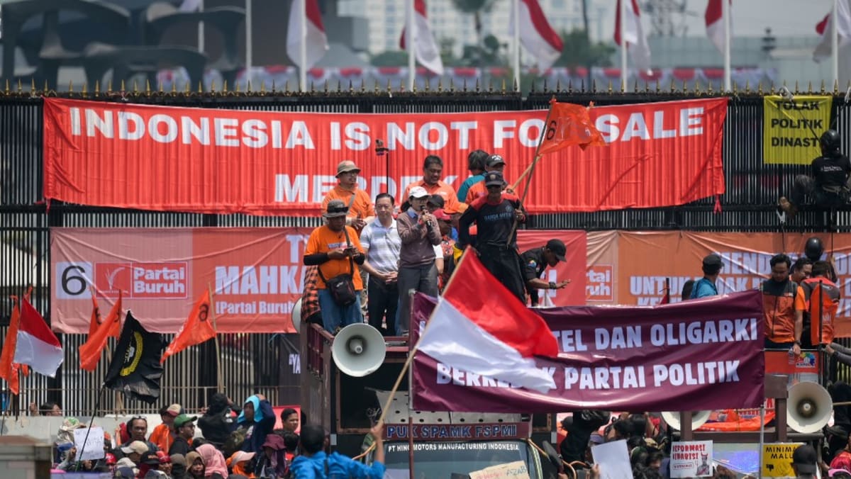 Thousands protest Indonesian parliament’s move to subvert court ruling, pave way for Jokowi’s son to contest in local elections Thousands protest Indonesian parliament’s move to subvert court ruling, pave way for Jokowi’s son to contest in local elections