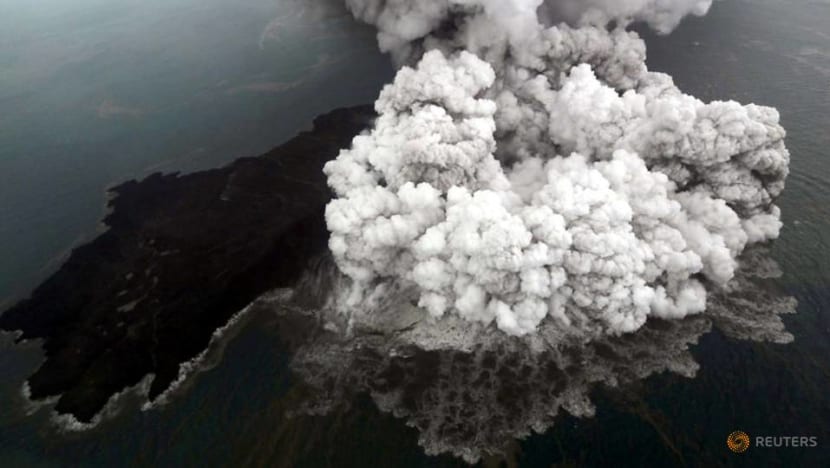 Indonesia tsunami: Flights rerouted, alert level raised for Anak Krakatoa volcano Indonesia tsunami: Flights rerouted, alert level raised for Anak Krakatoa volcano