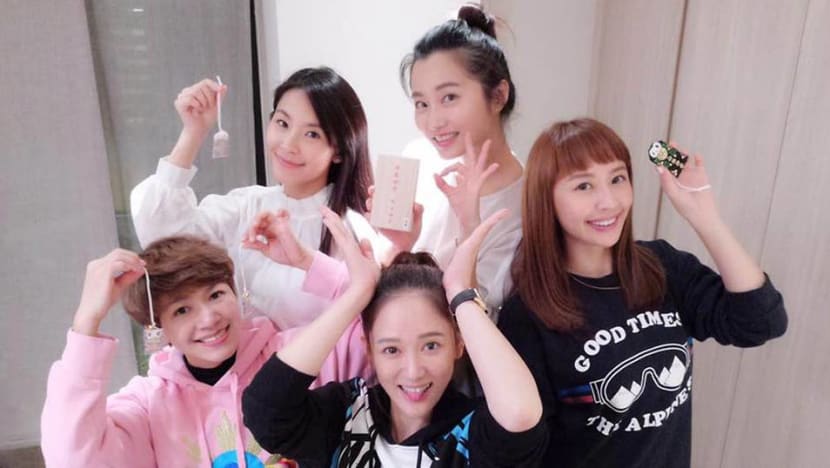 Joe Chen and her 7Flowers members gather for a meal