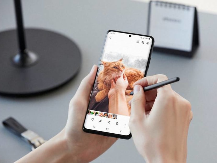 First look at Samsung’s Galaxy S21 Ultra: No charger but you can use an S Pen First look at Samsung’s Galaxy S21 Ultra: No charger but you can use an S Pen