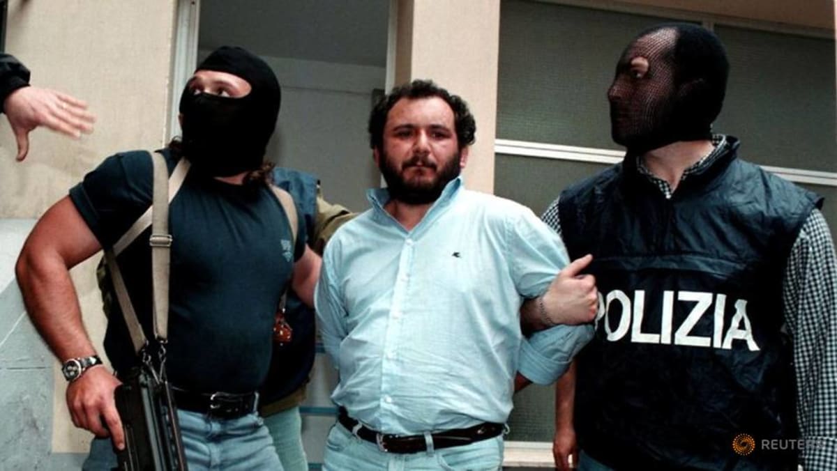 Orang Italia kesal karena bos mafia yang dihukum karena pembunuhan dibebaskan dari penjara