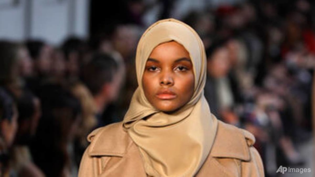 halima-aden-hijab-wearing-somali-us-model-takes-step-back-from-industry