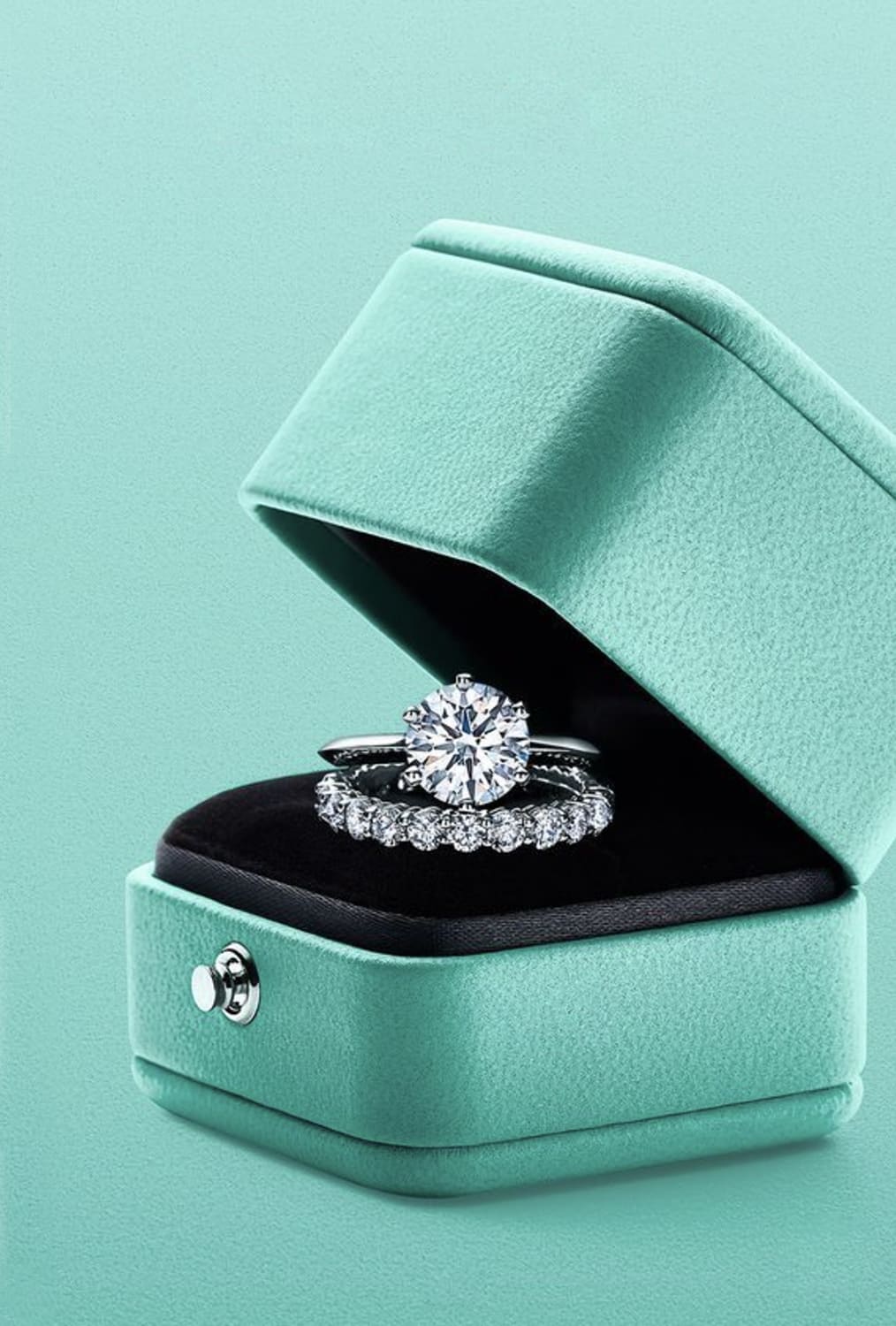Inside Tiffany Co s iconic robin s egg blue box What makes their diamonds so desirable CNA Lifestyle
