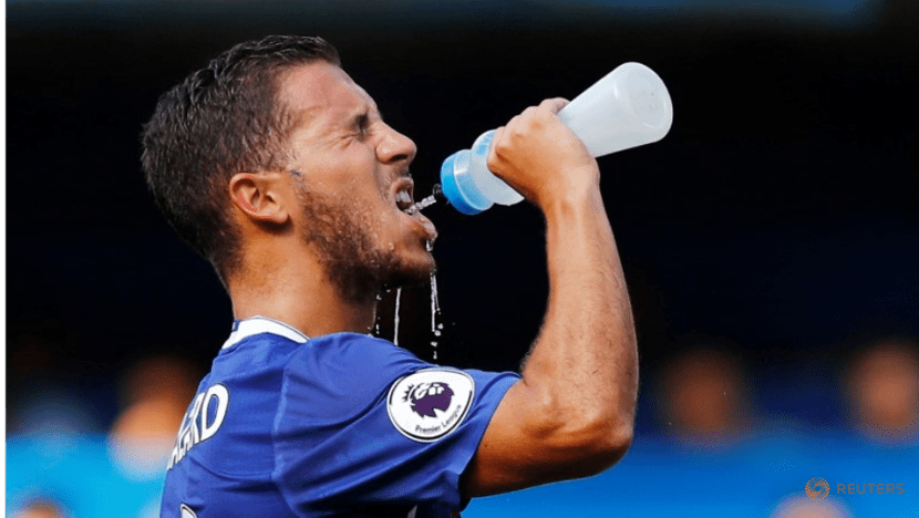 Commentary: Overhydrating presents health hazards for young athletes Commentary: Overhydrating presents health hazards for young athletes