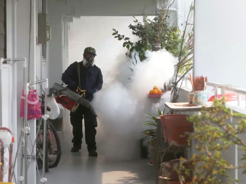 NEA teams seen conducting thermal fogging operations in the Aljunied Crescent area on Aug 28, 2016. Photo: Ooi Boon Keong/TODAY
