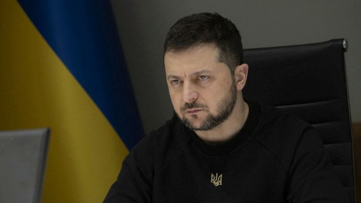 Ukraina melakukan pembersihan pejabat dan gubernur dalam pergolakan perang terbesar