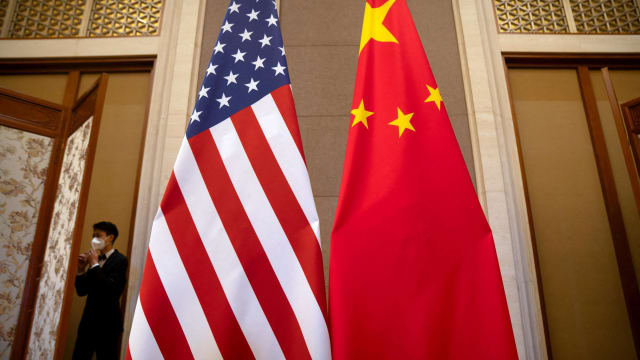 美国以涉嫌强迫劳动为由 对两家中国企业商品实施禁令