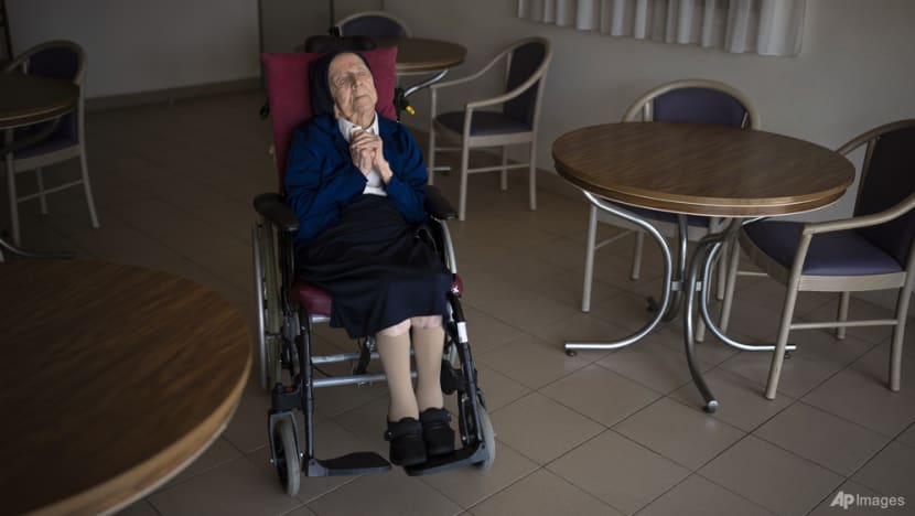 World’s oldest known person, French nun, dies at 118 World’s oldest known person, French nun, dies at 118