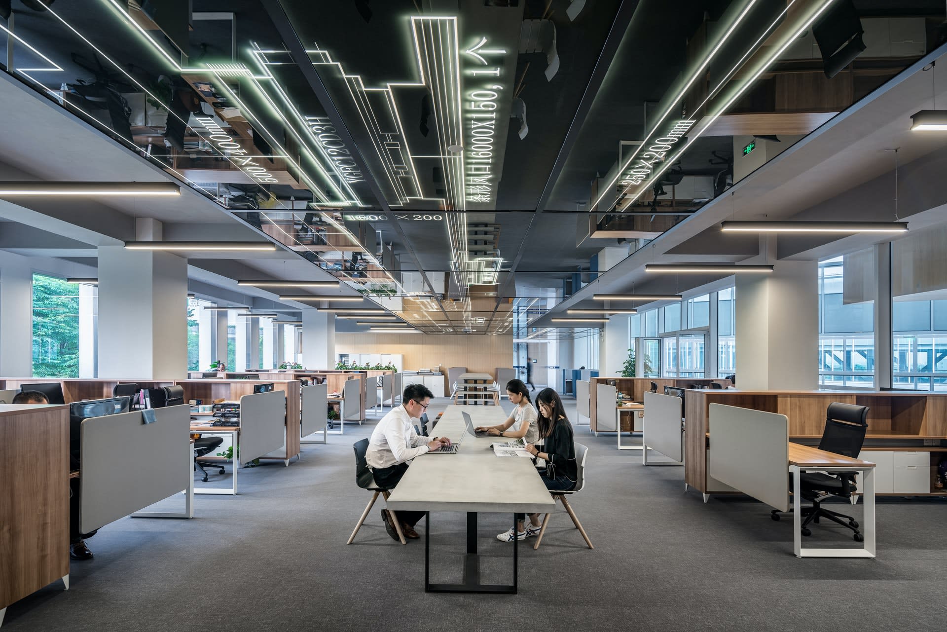 At least for now, companies are opting for the carrot over the stick: Rewarding workers for coming into the office rather than punishing them for staying home. At least for now, companies are opting for the carrot over the stick: Rewarding workers for coming into the office rather than punishing them for staying home.