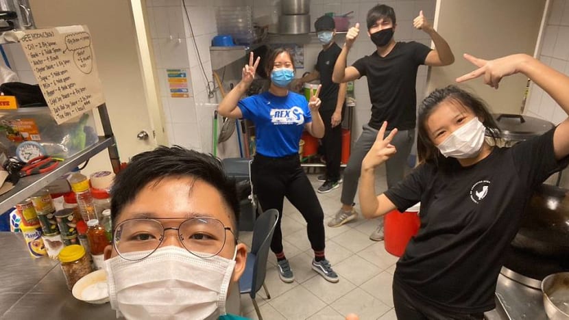 Enough for 30,000 free meals – donations stun NTU undergrads cooking beehoon for the needy Enough for 30,000 free meals – donations stun NTU undergrads cooking beehoon for the needy