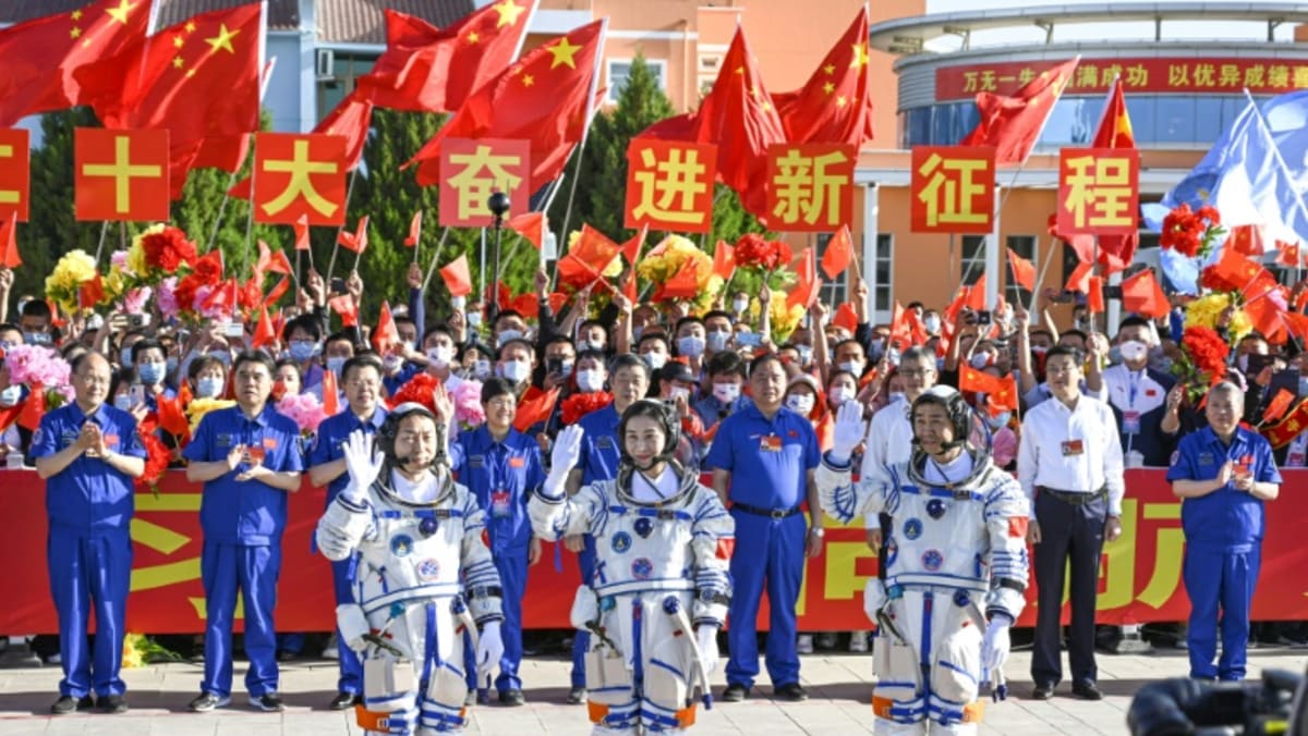 China astronauts return from Tiangong space station