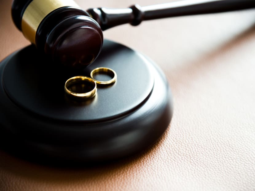 The author says divorcing couples should consider mediating issues such as custody and maintenance before going to court to file a writ of divorce.