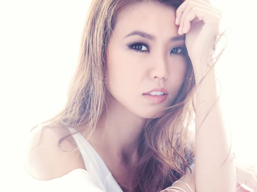Singer-songwriter Tay Kewei releases her first Mandarin album, Turn Back And Smile.