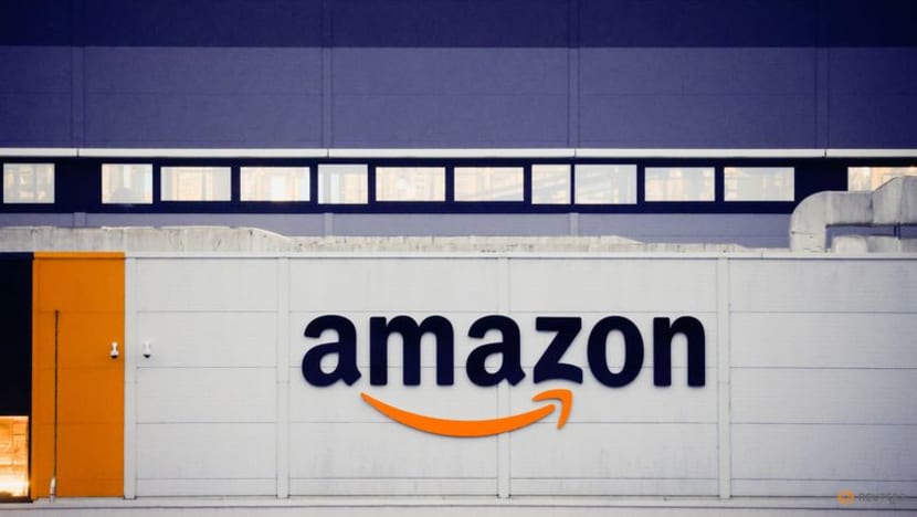 Amazon raises hourly pay for warehouse and transportation workers Amazon raises hourly pay for warehouse and transportation workers